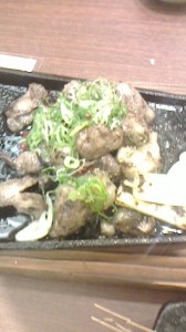 牛ホルモン鉄板焼